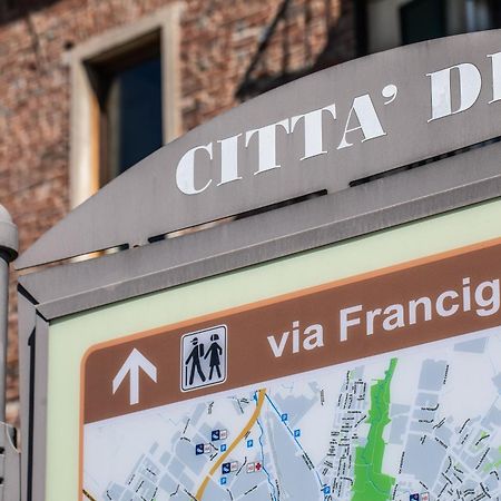 Angolo Al Ponte Micro Appartamento In Pieno Centro Pavia Eksteriør bilde