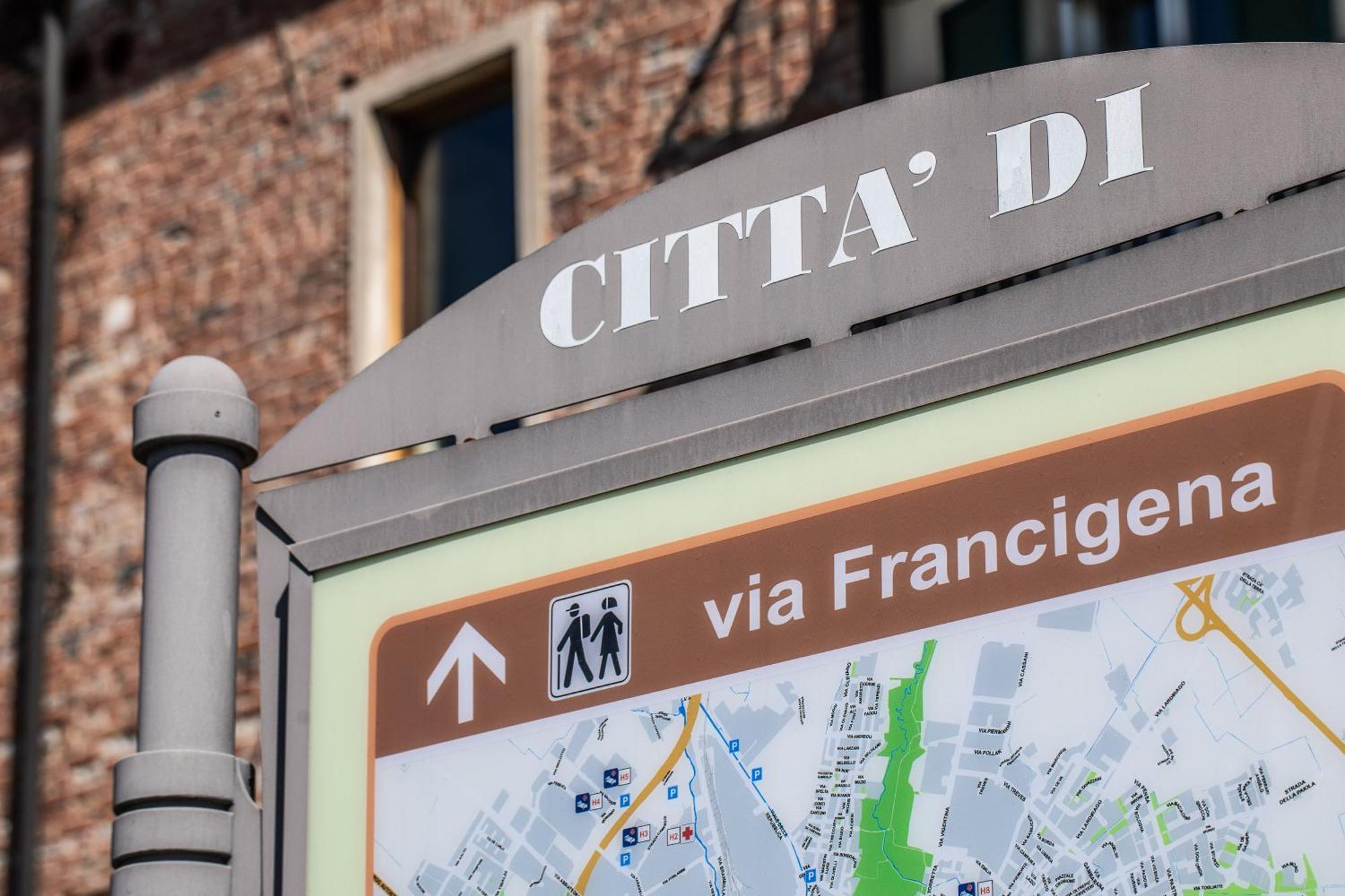 Angolo Al Ponte Micro Appartamento In Pieno Centro Pavia Eksteriør bilde